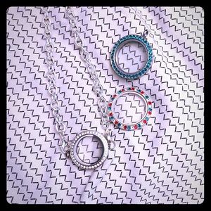 NWOT Origami Owl Holiday Locket with extra face